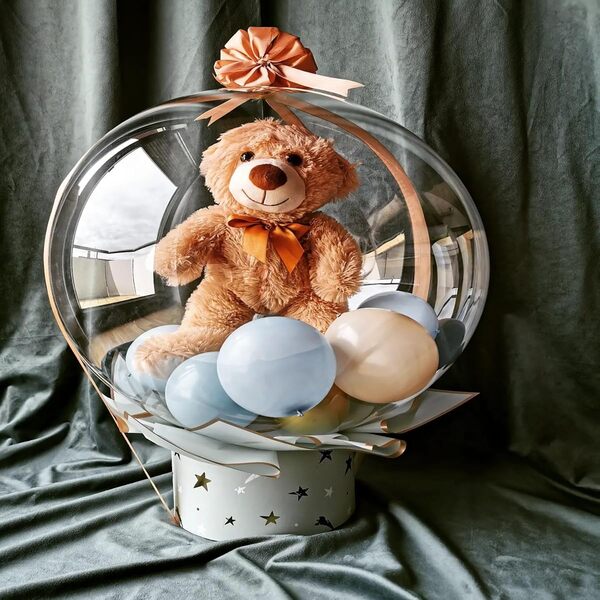 खिलौना बन्नी के साथ बोबो गुब्बारा